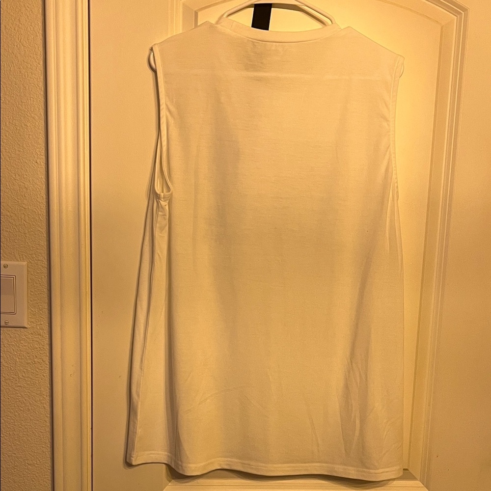 White Graphic Sleeveless Shirt - Picture 4 of 8